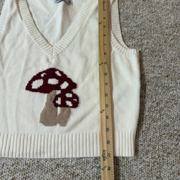 Hollister Mushroom Vest Tank Top Sweater Size Medium, White - Picture 8 of 9
